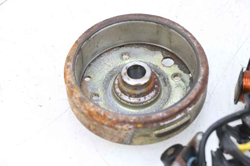 photo de ESTATOR KYMCO AGILITY CITY 4T 50 (2008 - 2016) - Detalles de los puntos de fijación