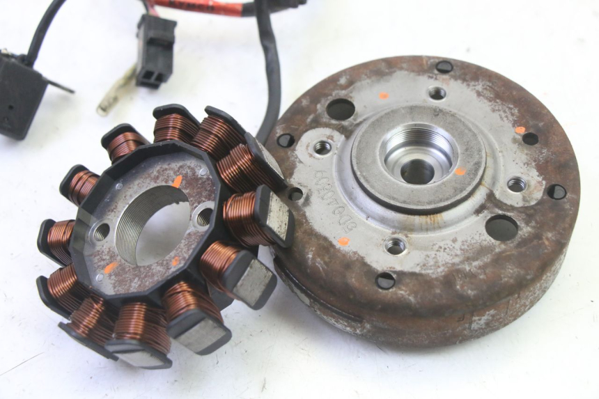 photo de ROTOR ESTATOR KYMCO AGILITY NAKED RENOUVO 2T 50 (2011 - 2018) - Primer plano técnico