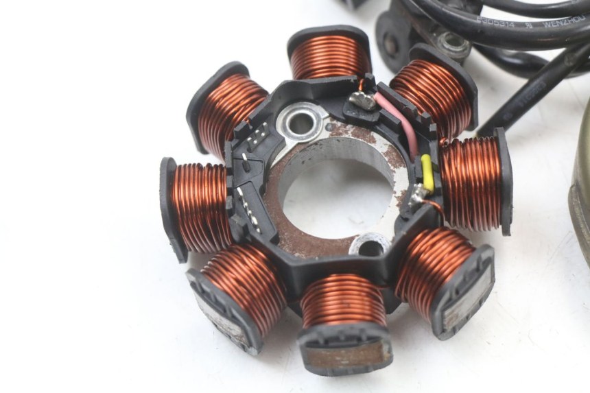 photo de ROTOR ESTATOR KYMCO AGILITY RS 4T 50 (2009 - 2013) - Detalles de los puntos de fijación