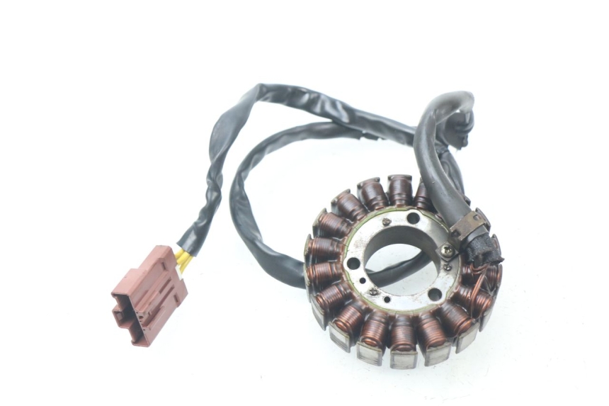 photo de ESTATOR PIAGGIO BEVERLY 500 (2003 - 2007) - Detalles de los puntos de fijación