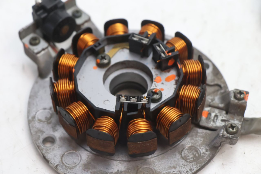 photo de ROTOR ESTATOR MBK BOOSTER SPIRIT 50 (2004 - 2017) - Detalles de los puntos de fijación