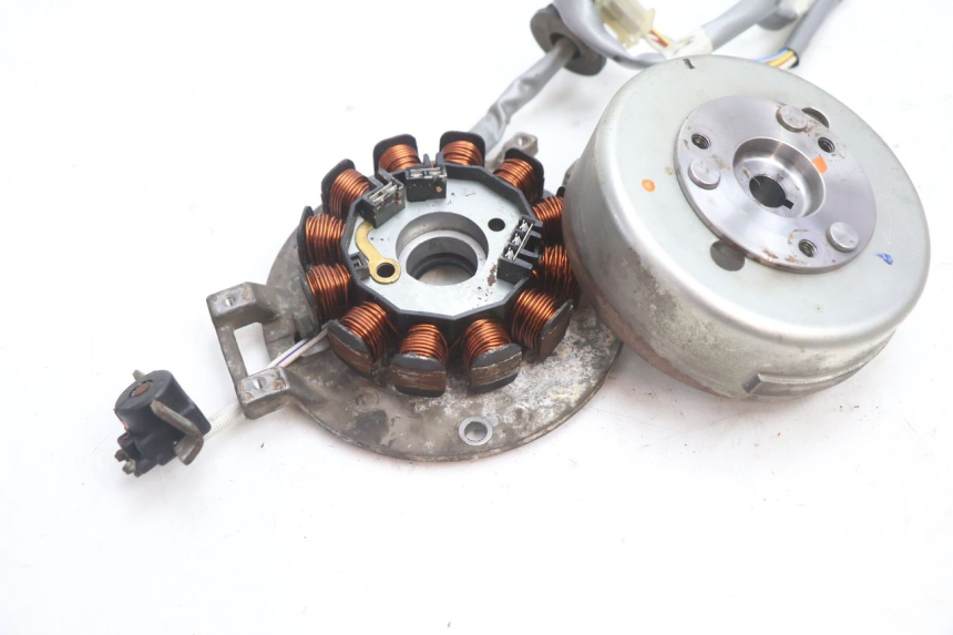 photo de ROTOR ESTATOR MBK BOOSTER SPIRIT 50 (2004 - 2017) - Otra perspectiva