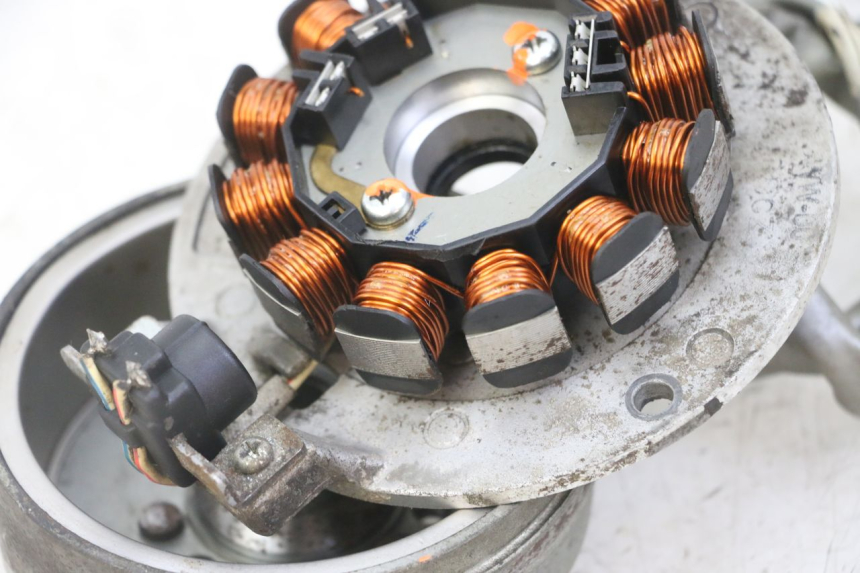 photo de ROTOR ESTATOR MBK BOOSTER SPIRIT NAKED 50 (2004 - 2017) - Otra perspectiva