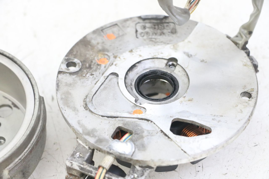 photo de ROTOR ESTATOR MBK BOOSTER SPIRIT NAKED 50 (2004 - 2017) - Estado de la superficie y material