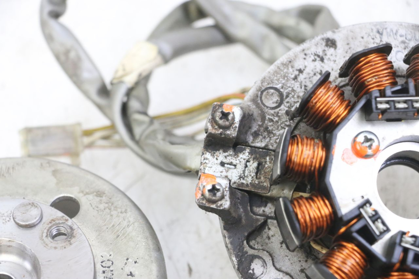 photo de ROTOR ESTATOR MBK BOOSTER SPIRIT NAKED 50 (2004 - 2017) - Marcados y referencias originales