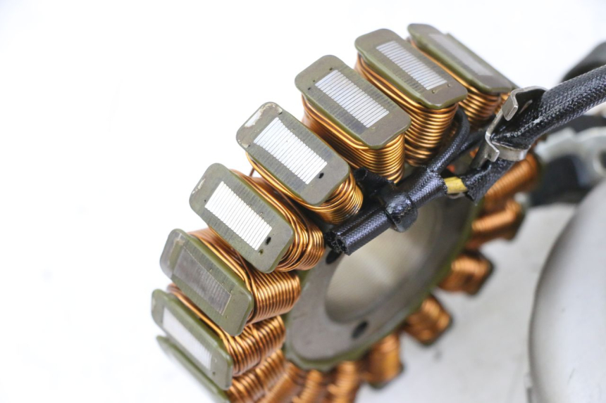 photo de ROTOR ESTATOR SUZUKI BURGMAN 125 (2007 - 2014) - Primer plano técnico