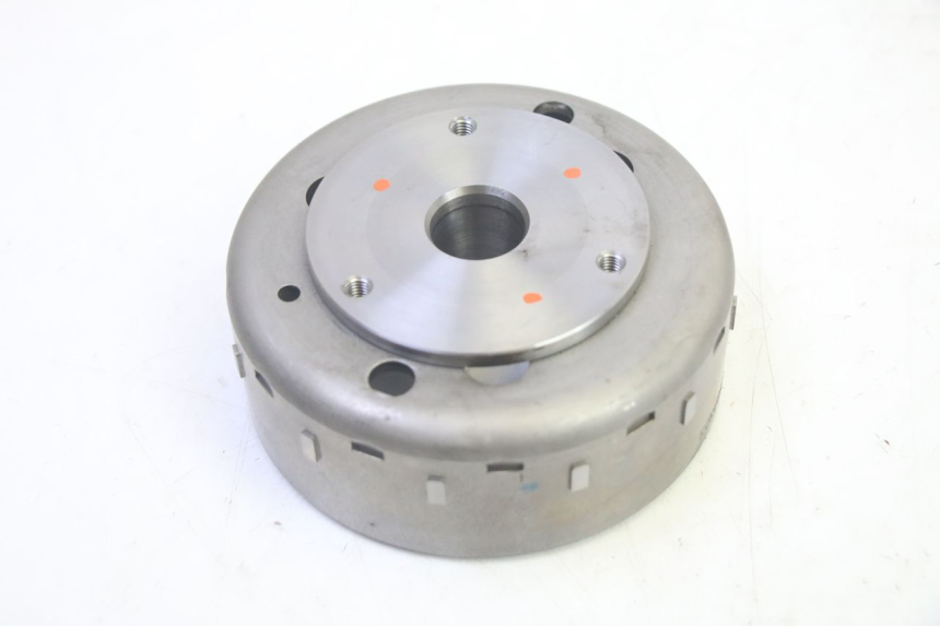 photo de ROTOR ESTATOR SUZUKI BURGMAN 125 (2007 - 2014) - Primer plano técnico