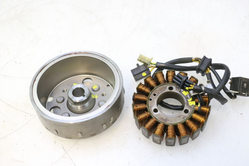 photo de ROTOR ESTATOR SUZUKI BURGMAN 125 (2007 - 2014) - Zoom sobre los componentes