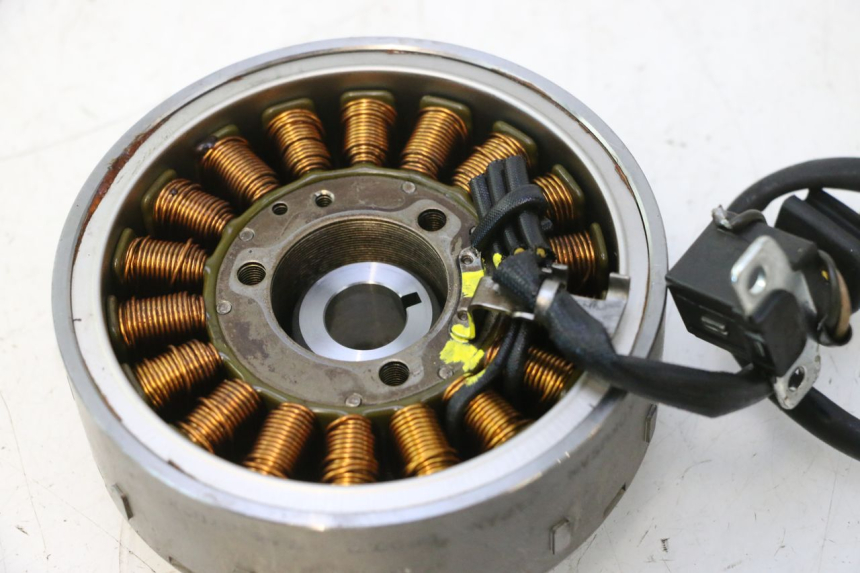 photo de ROTOR ESTATOR SUZUKI BURGMAN 125 (2007 - 2014) - Primer plano técnico