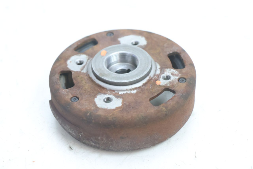photo de ESTATOR PEUGEOT BUXY 50 (1993 - 1998) - Primer plano técnico