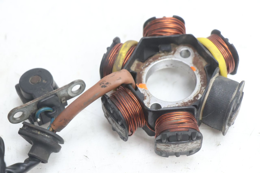 photo de ESTATOR PEUGEOT BUXY 50 (1993 - 1998) - Estado de la superficie y material