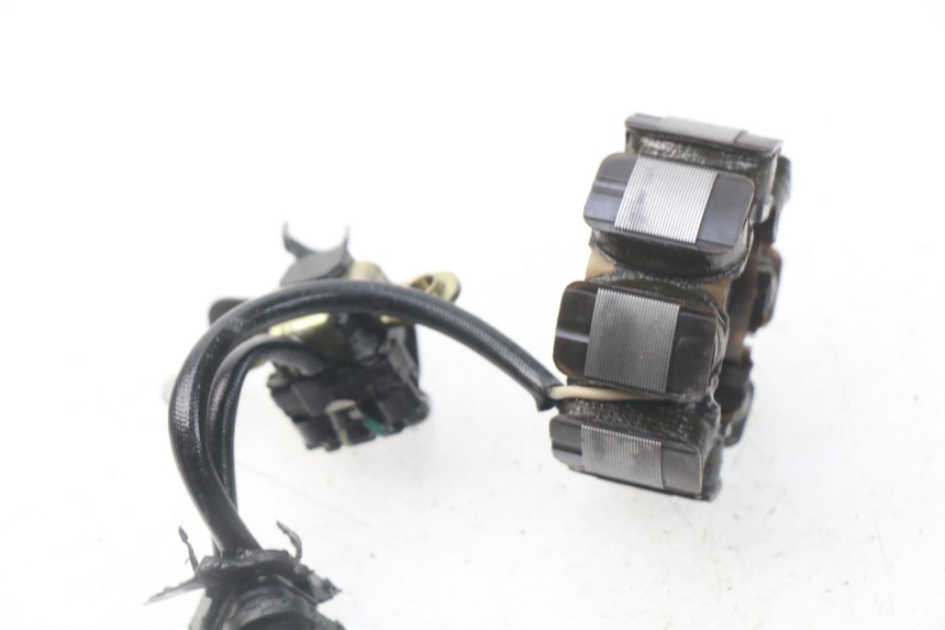 photo de ESTATOR HONDA CRF CR-F 450 (2001 - 2005) - Detalles de los puntos de fijación