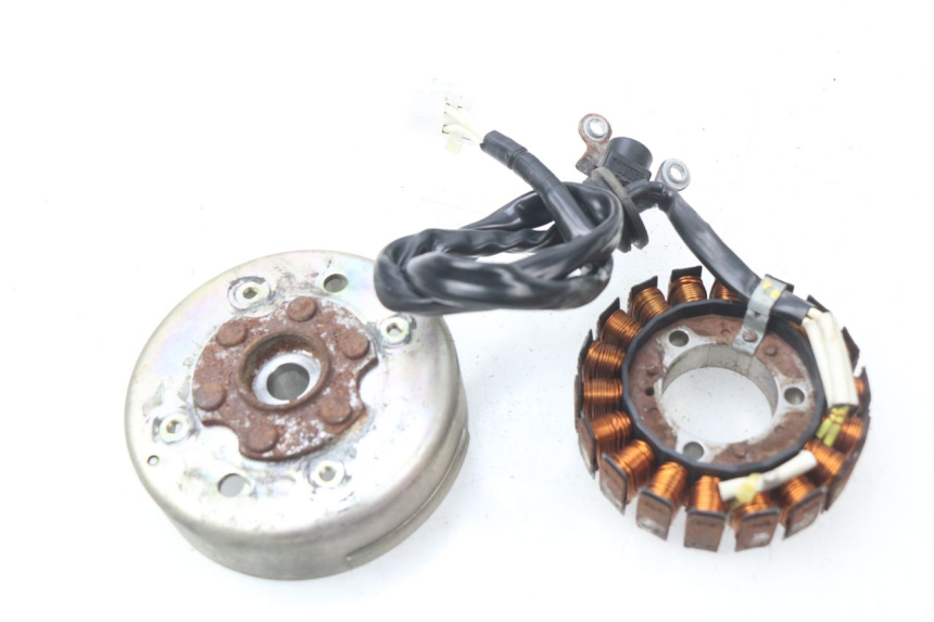 photo de ESTATOR YAMAHA CYGNUS X 125 (2004 - 2007) - Detalles de los puntos de fijación