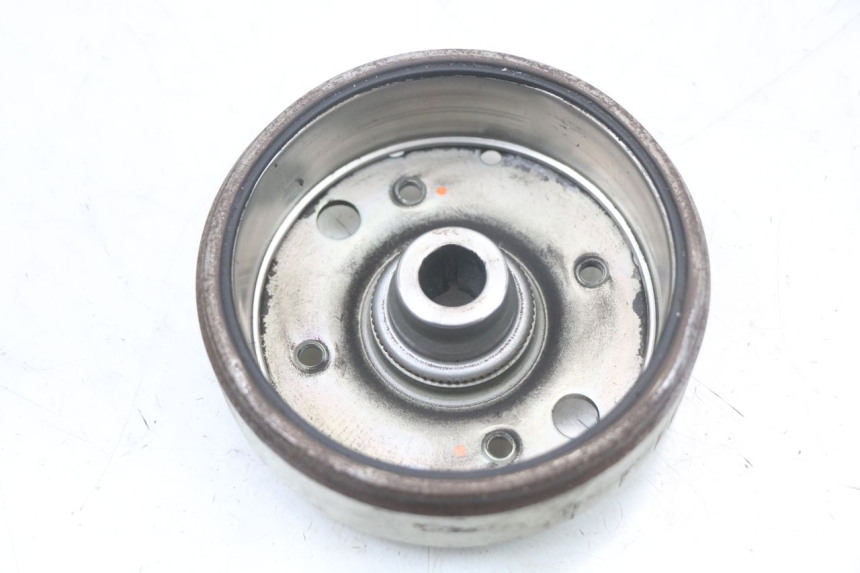 photo de ROTOR ESTATOR KYMCO DINK 4T 50 (2007 - 2018) - Primer plano técnico