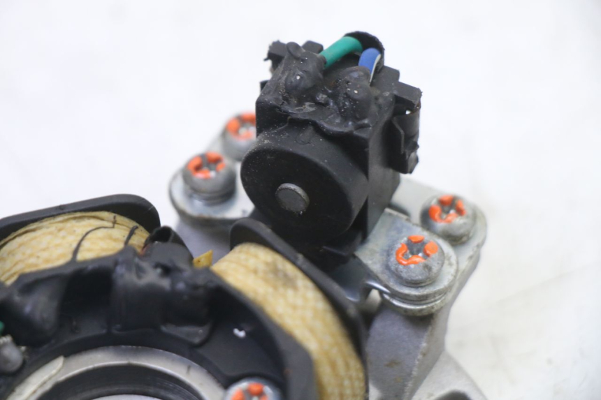 photo de ROTOR ESTATOR BSE DIRTBIKE PH10L 125 - Detalles de los puntos de fijación