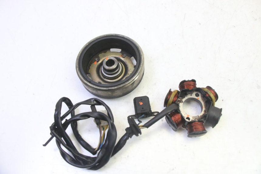 photo de ESTATOR PEUGEOT ELYSTAR 50 (2002 - 2014) - Detalle de la pieza