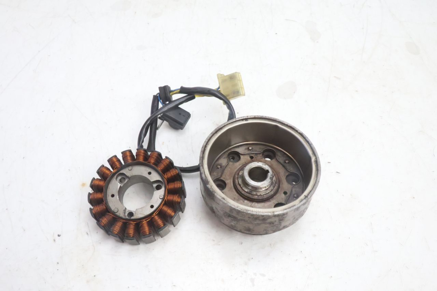 photo de ESTATOR HONDA FES PANTHEON 2T 125 (1998 - 2002) - Detalle de la pieza
