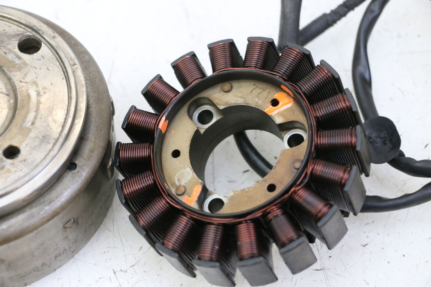 photo de ROTOR ESTATOR HONDA FES S-WING SWING ABS 125 (2007 - 2015) - Zoom sobre los componentes