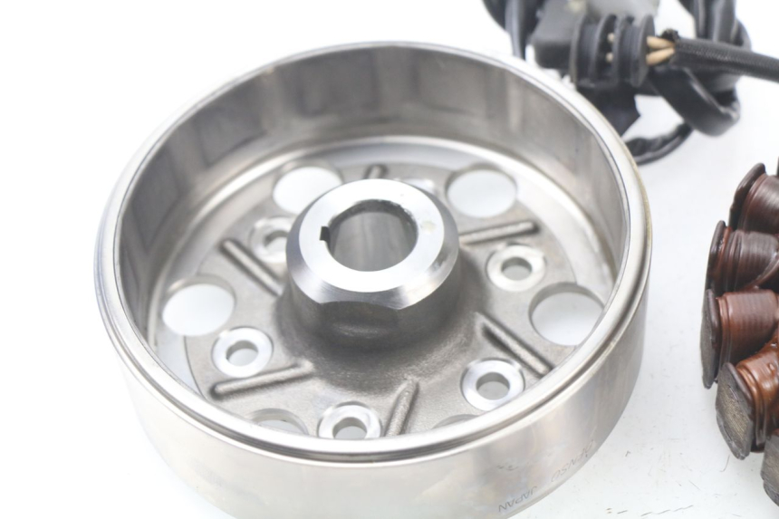 photo de ROTOR ESTATOR YAMAHA FJR ABS 1300 (2006 - 2012) - Detalles de los puntos de fijación