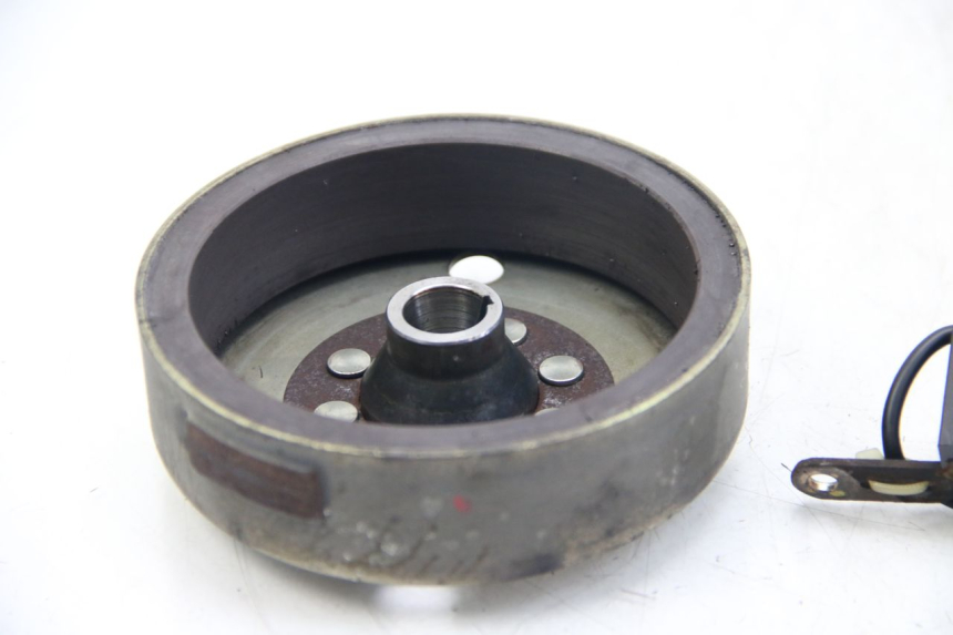 photo de ROTOR ESTATOR PIAGGIO FLY 2T 50 (2004 - 2017) - Primer plano técnico