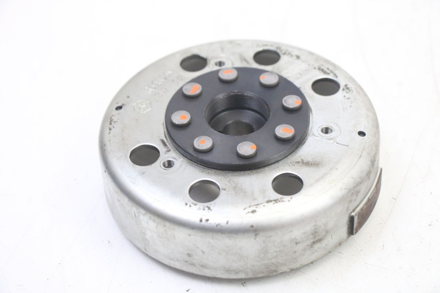 photo de ROTOR ESTATOR PIAGGIO FLY 2T 50 (2004 - 2017) - Primer plano técnico