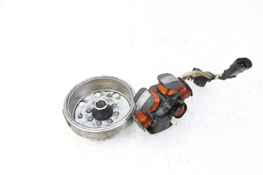 photo de ROTOR ESTATOR PIAGGIO FLY 2T 50 (2004 - 2017) - Detalles de los puntos de fijación