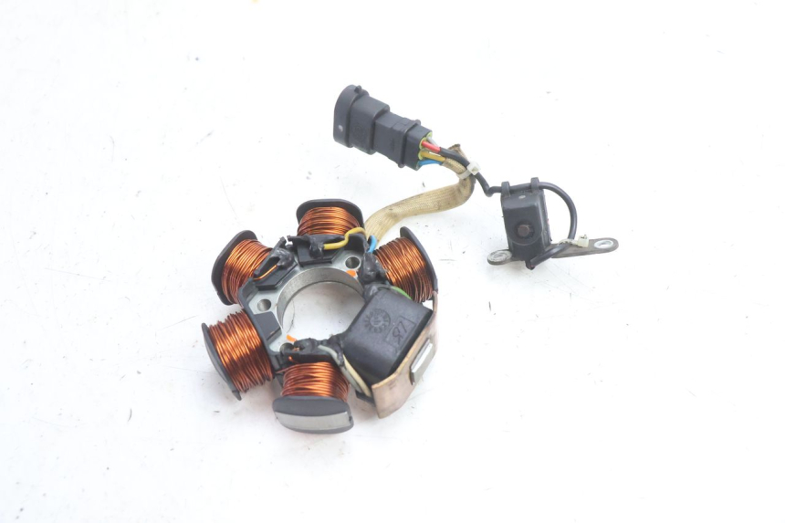 photo de ROTOR ESTATOR PIAGGIO FLY 2T 50 (2004 - 2017) - Primer plano técnico