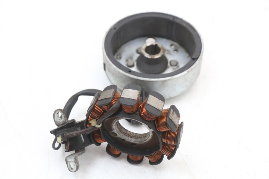 photo de ESTATOR PIAGGIO FLY 4T 50 (2004 - 2010) - Zoom estado de uso