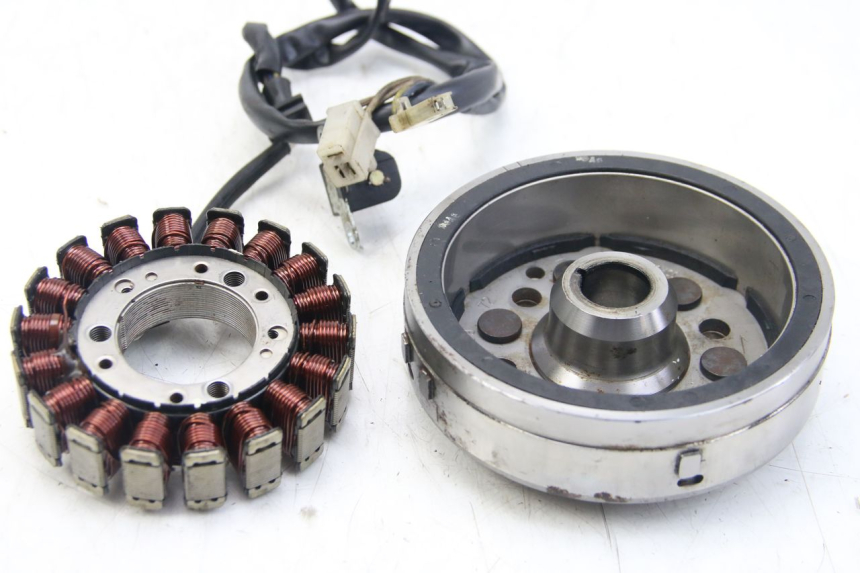 photo de ROTOR ESTATOR YAMAHA FZS FAZER 600 (1998 - 2001) - Otra perspectiva