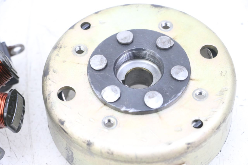 photo de ESTATOR GOES WIKI 125 (2010 - 2015) - Estado de la superficie y material