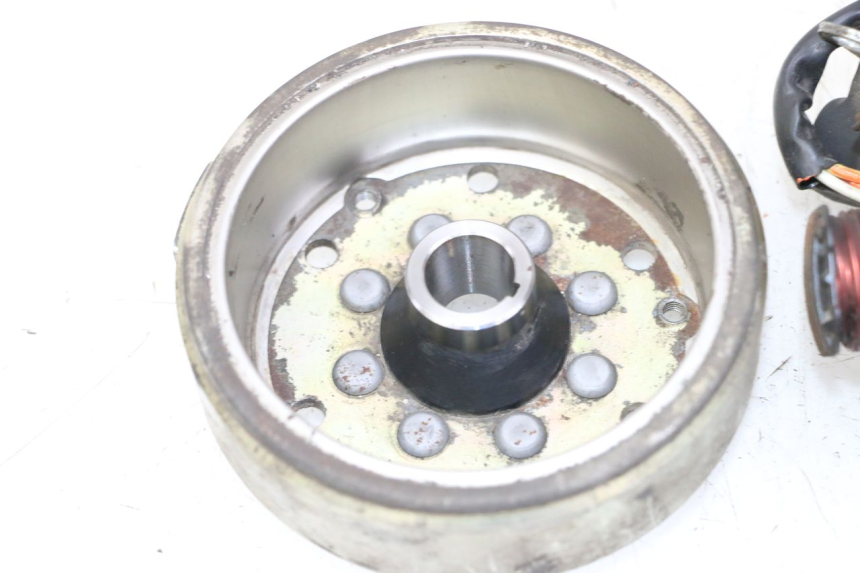 photo de ROTOR ESTATOR PEUGEOT KISBEE 2T 50 (2010 - 2017) - Primer plano de alta resolución