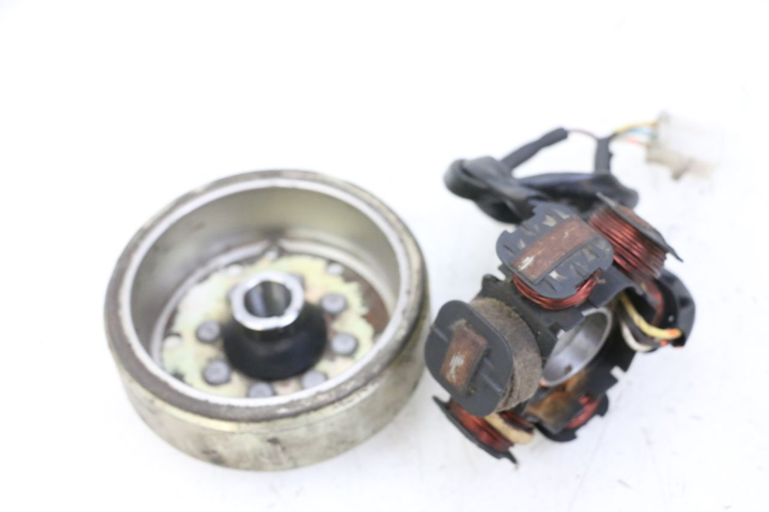 photo de ROTOR ESTATOR PEUGEOT KISBEE 2T 50 (2010 - 2017) - Primer plano técnico