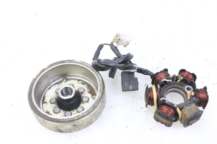 photo de ROTOR ESTATOR PEUGEOT KISBEE 2T 50 (2010 - 2017) - Detalles de los puntos de fijación