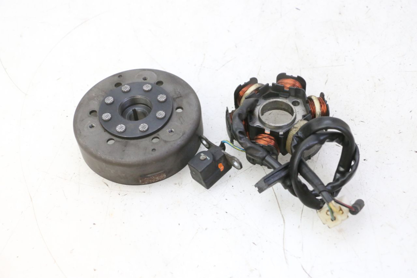 photo de ROTOR ESTATOR PEUGEOT KISBEE 2T 50 (2010 - 2017) - Zoom estado de uso