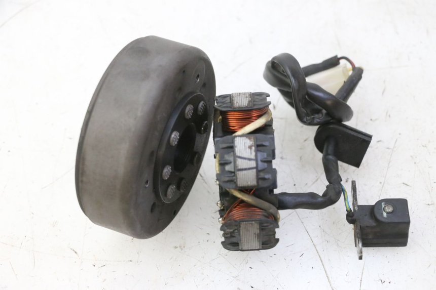 photo de ROTOR ESTATOR PEUGEOT KISBEE 2T 50 (2010 - 2017) - Primer plano técnico