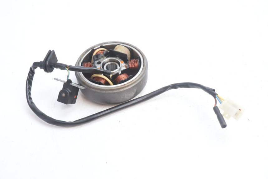 photo de ROTOR ESTATOR PEUGEOT KISBEE 2T 50 (2010 - 2017) - Otra perspectiva