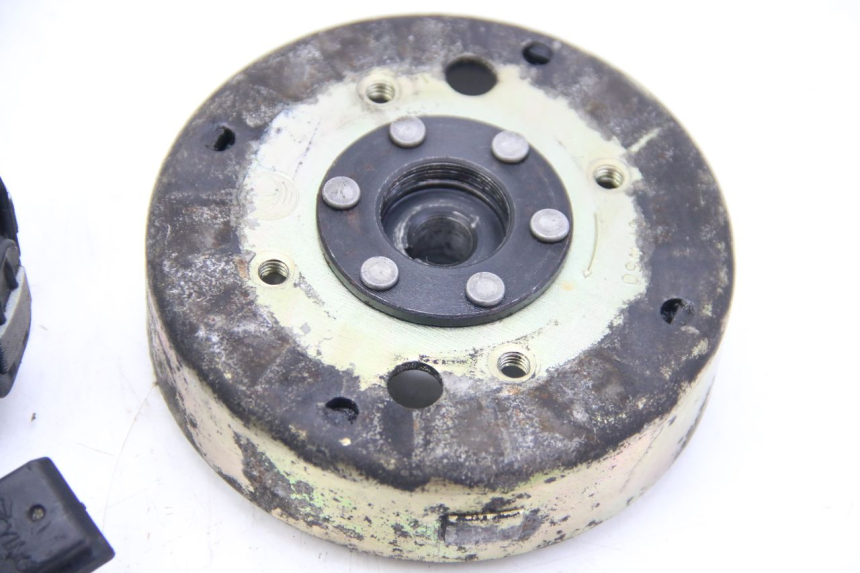 photo de ROTOR ESTATOR PEUGEOT KISBEE 4T 50 (2010 - 2017) - Otra perspectiva