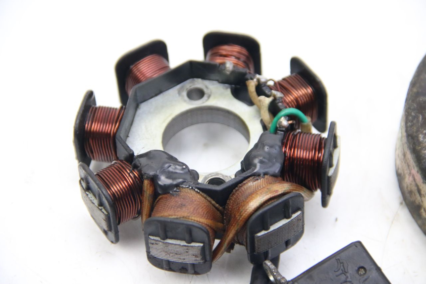 photo de ROTOR ESTATOR PEUGEOT KISBEE 4T 50 (2010 - 2017) - Detalles de los puntos de fijación