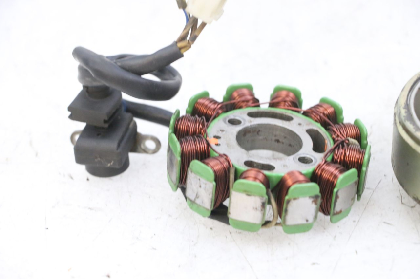 photo de ROTOR ESTATOR PEUGEOT KISBEE 4T 50 (2018 - 2022) - Detalles de los puntos de fijación