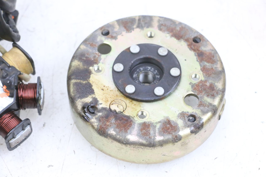 photo de ROTOR ESTATOR PEUGEOT KISBEE 4T 50 (2010 - 2017) - Características distintivas