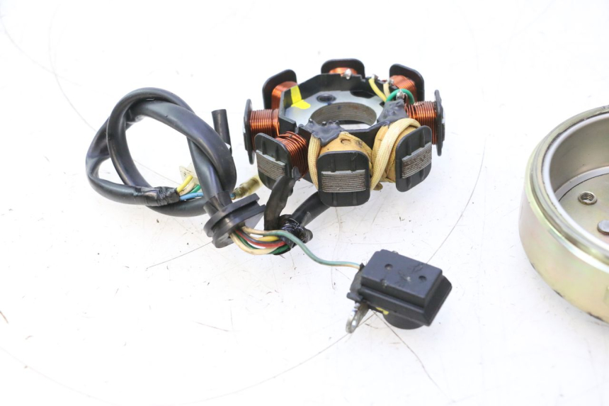 photo de ROTOR ESTATOR PEUGEOT KISBEE 4T 50 (2010 - 2017) - Detalles de los puntos de fijación
