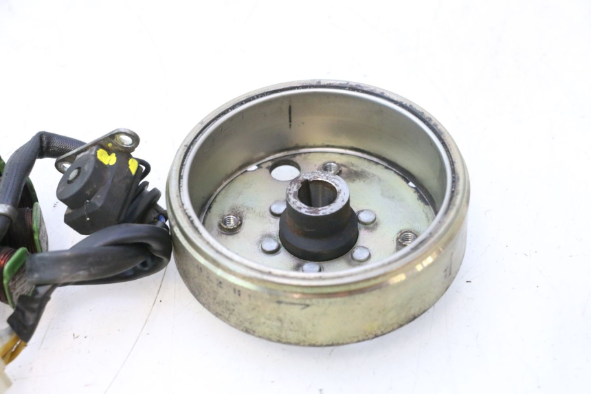 photo de ROTOR ESTATOR PEUGEOT KISBEE 4T 50 (2018 - 2022) - Detalles de los puntos de fijación