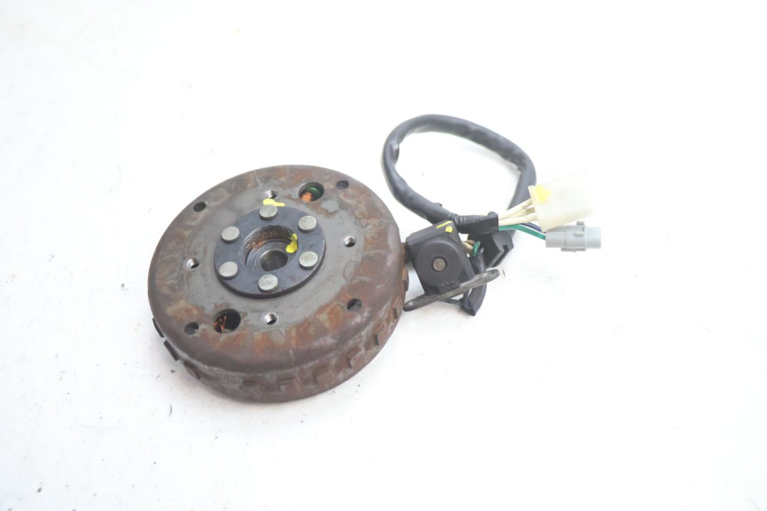 photo de ROTOR ESTATOR PEUGEOT KISBEE 4T 50 (2018 - 2022) - Zoom estado de uso
