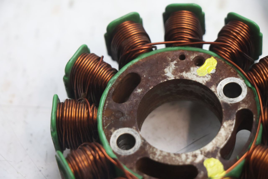 photo de ROTOR ESTATOR PEUGEOT KISBEE 4T 50 (2018 - 2022) - Detalles de los puntos de fijación