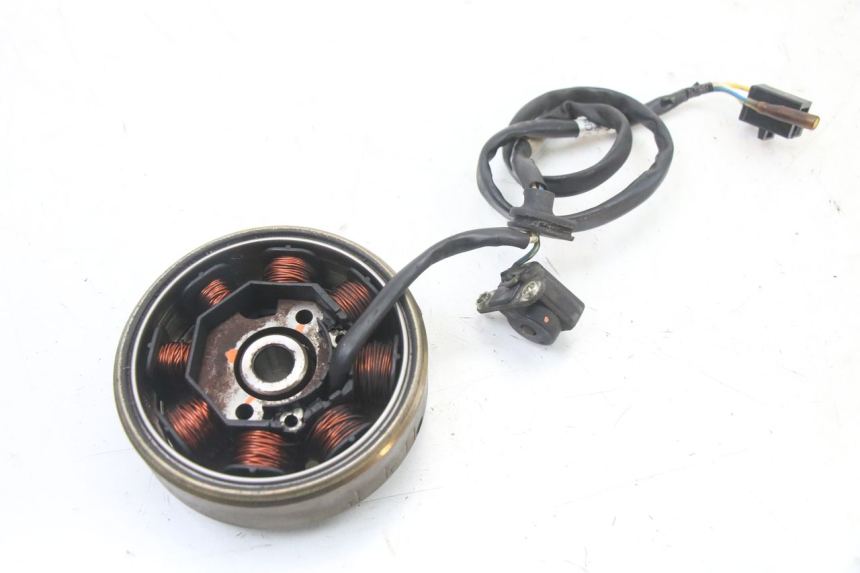 photo de ROTOR ESTATOR KYMCO DINK 4T 50 (2007 - 2018) - Otra perspectiva