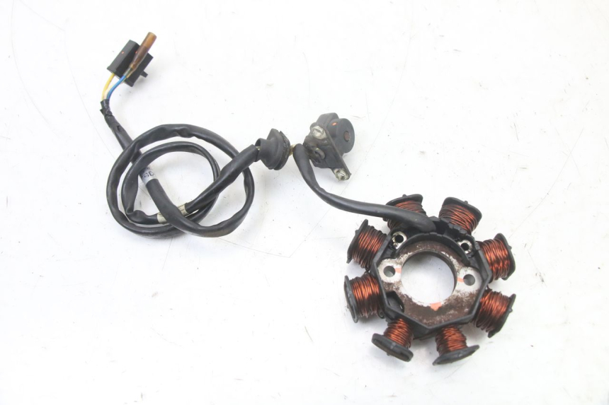 photo de ROTOR ESTATOR KYMCO DINK 4T 50 (2007 - 2018) - Primer plano técnico