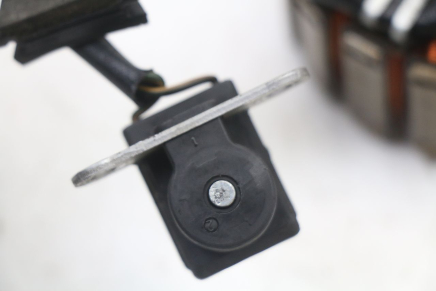 photo de ESTATOR KYMCO X-TOWN XTOWN 125 (2016 - 2021) - Detalles de los puntos de fijación