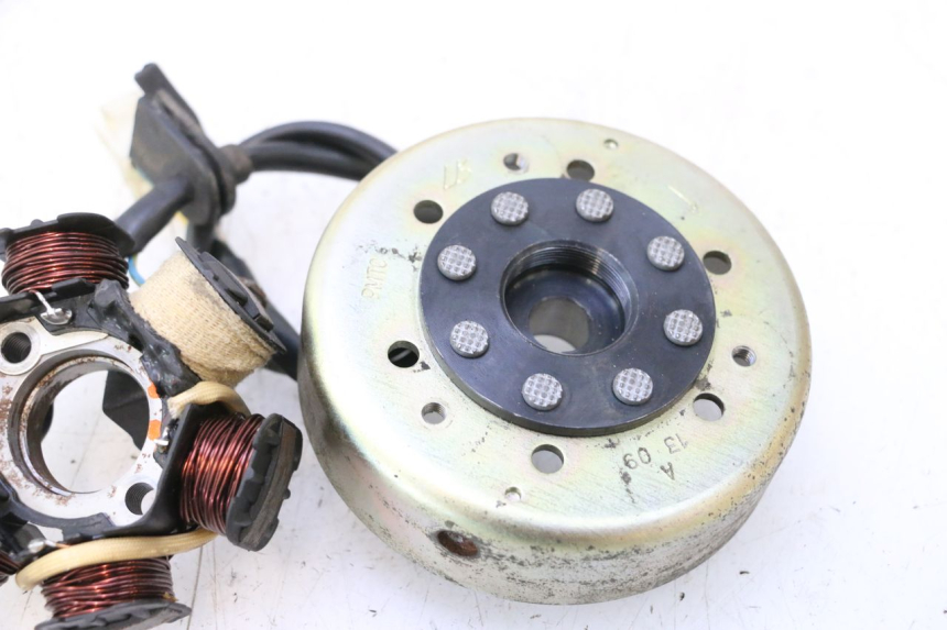 photo de ESTATOR PEUGEOT LUDIX ONE 50 (2004 - 2013) - Primer plano de alta resolución
