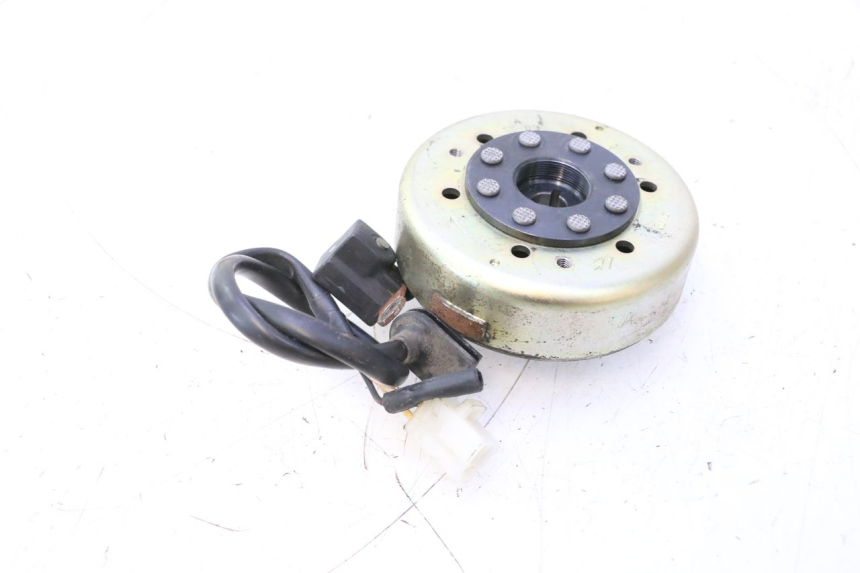 photo de ESTATOR PEUGEOT LUDIX ONE 50 (2004 - 2013) - Zoom estado de uso