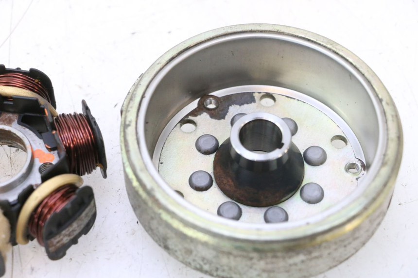 photo de ESTATOR PEUGEOT LUDIX ONE 50 (2004 - 2013) - Recambio usado revisado